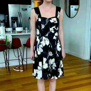 EUC White House Black Market MIDI floral dress